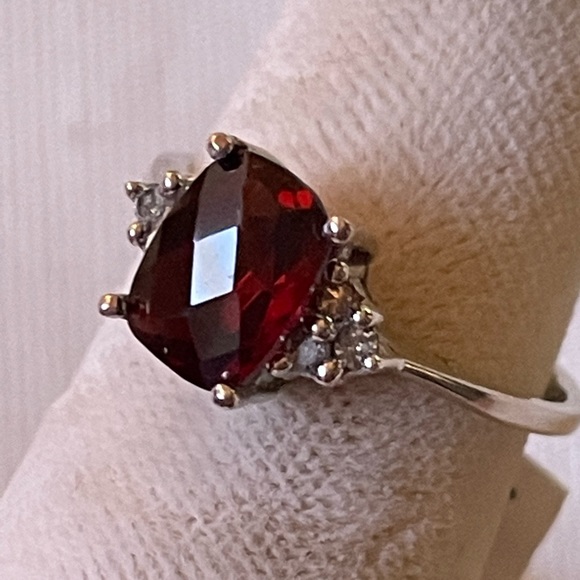 10K white gold 1.75 CTW Garnet & Diamonds ring BNWT - Picture 5 of 9